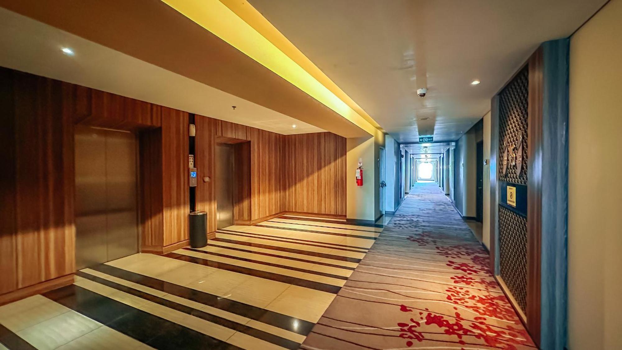Swiss-Belinn Karawang Exterior foto
