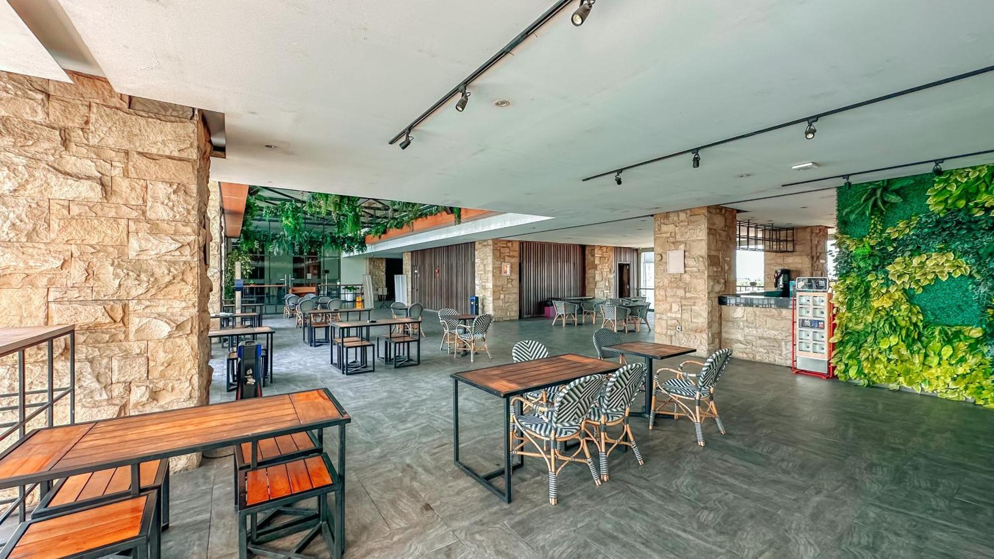 Swiss-Belinn Karawang Exterior foto