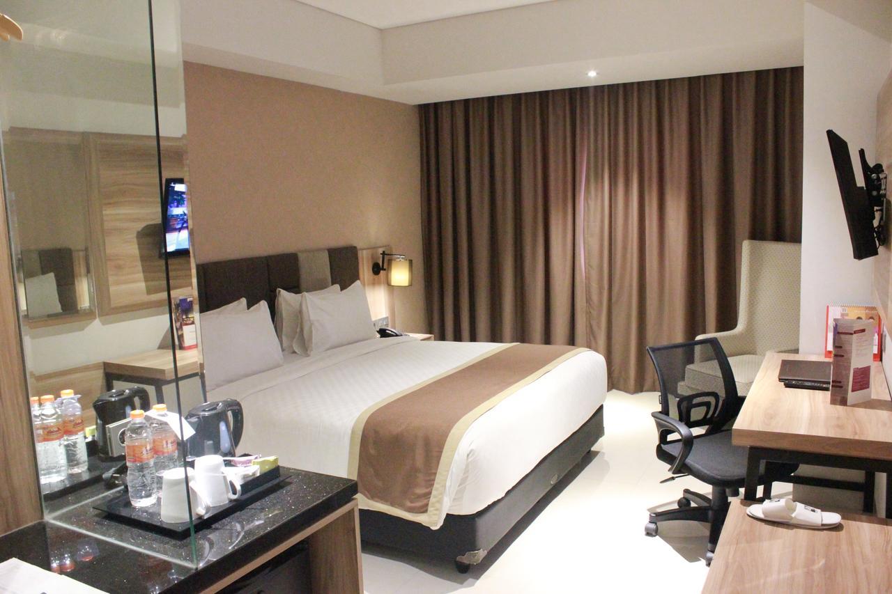 Swiss-Belinn Karawang Exterior foto